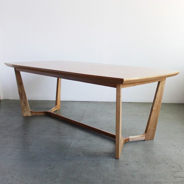 MESA COMEDOR NORUEGA PETIRIBI 1.80 x 0.90